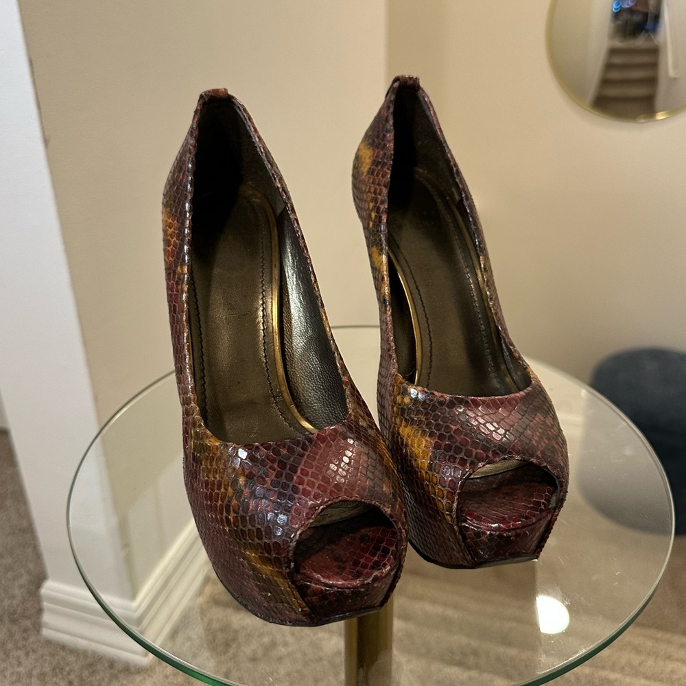 Stuart Weitzman Python Snakeskin Peep Toe Heel In… - image 2
